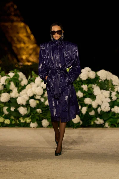Look 16